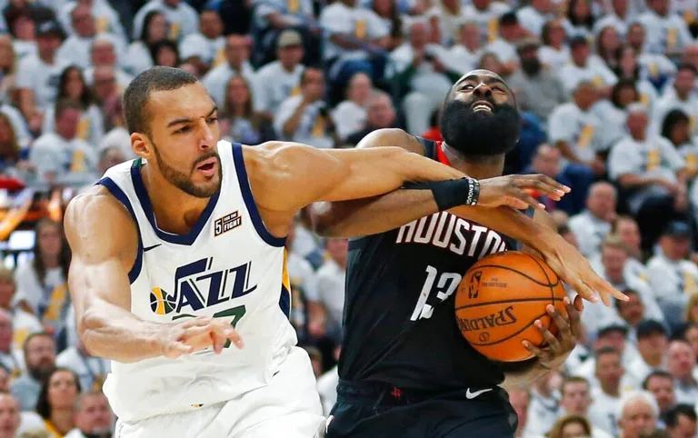 James Harden sufrió en el encuentro ante Jazz