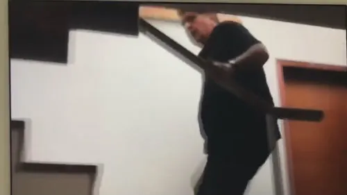 EFE Alan García sube las escaleras antes de quitarse la vida