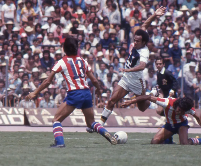 'La Cobra' Muñante en un duelo ante Chivas