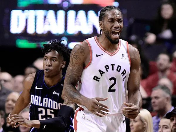 Kawhi Leonard en el juego contra Orlando