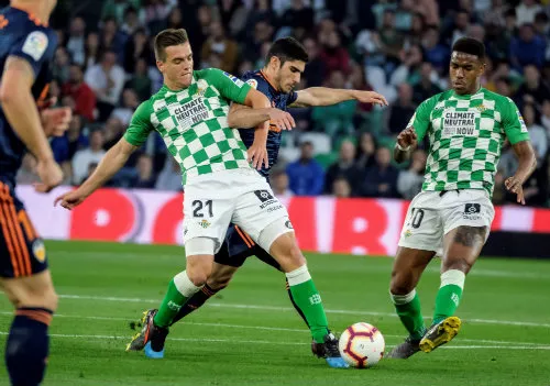 Acción durante el encuentro entre Levante vs Betis