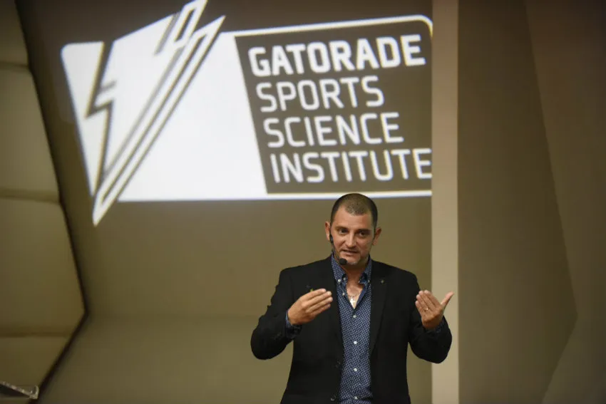 Pescarolo durante un seminario formativo de futbol