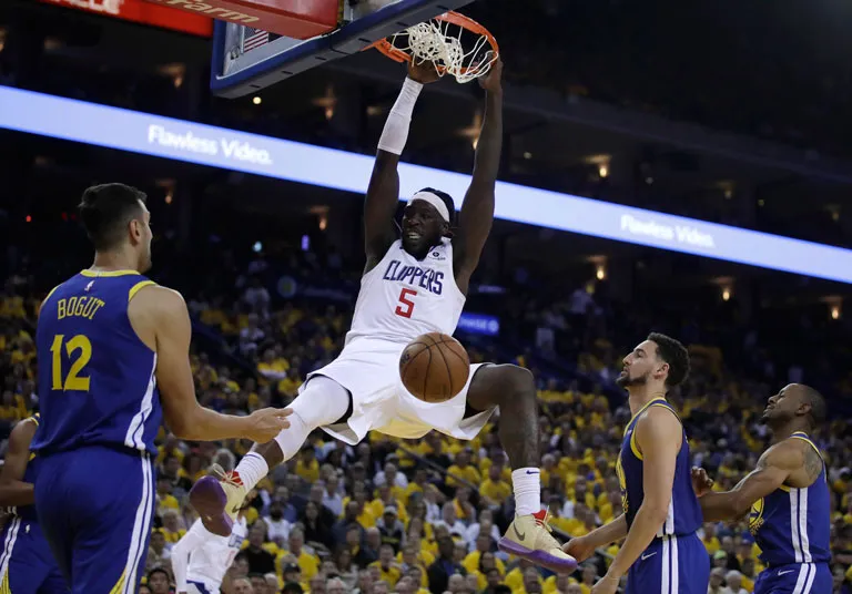 AP Montrezl Harrell encesta contra los Warriors