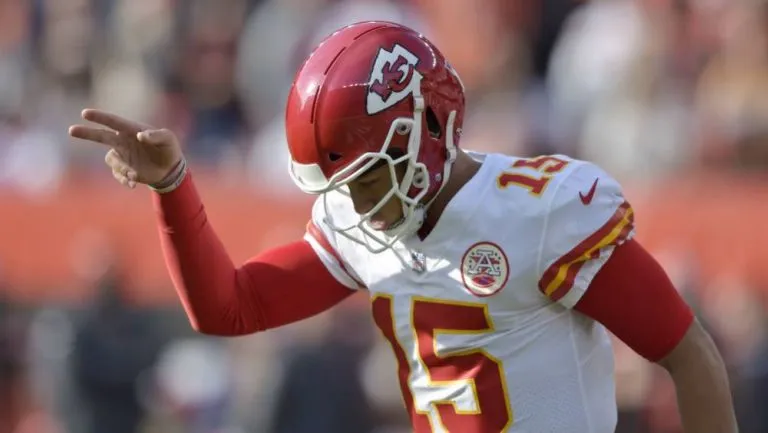Patrick Mahomes celebra una anotación con loa Chiefs