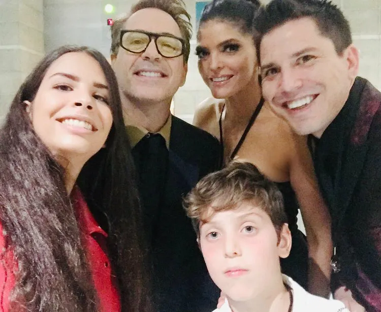 FACEBOOK ANA BÁRBARA Ana Bárbara y sus hijos posan junto a Robert Downey Jr.