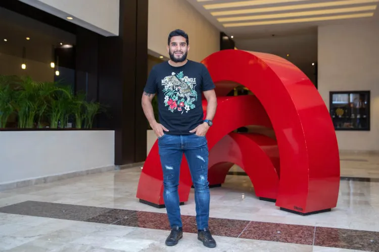 Martín Bravo posa para RÉCORD