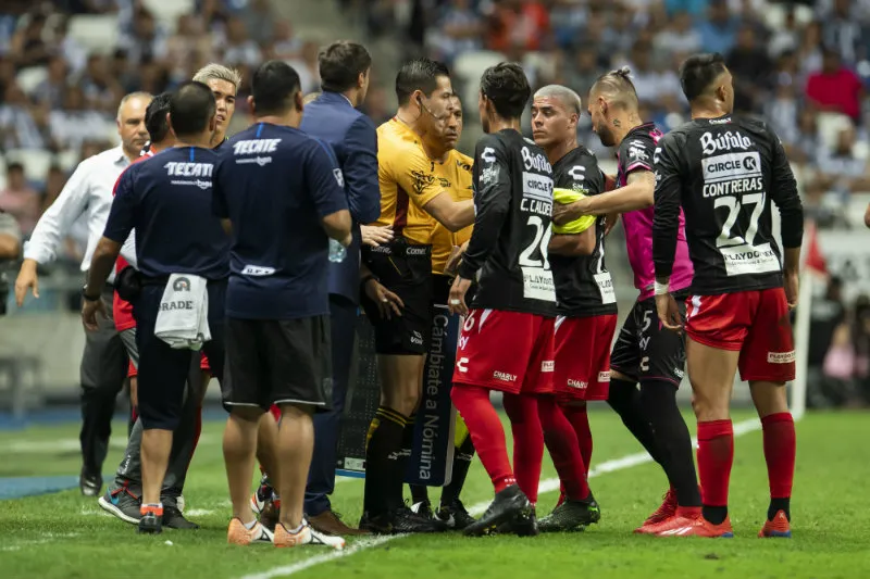 El conato de bronca en el que Fernández fue expulsado