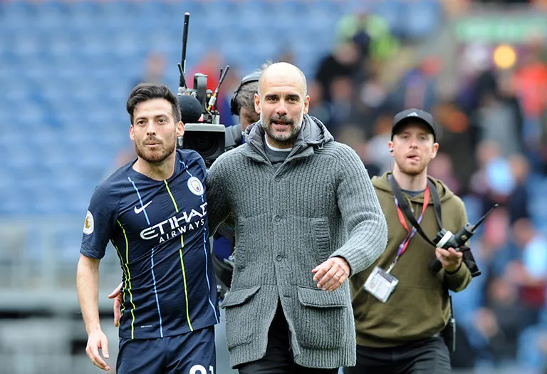 David Silva y Pep Guardiola celebran el triunfo