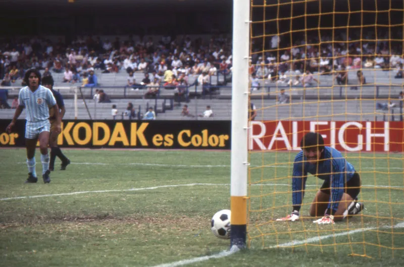 MEXSPORT Foto del juego entre Pumas y Atlético Potosino en 1985