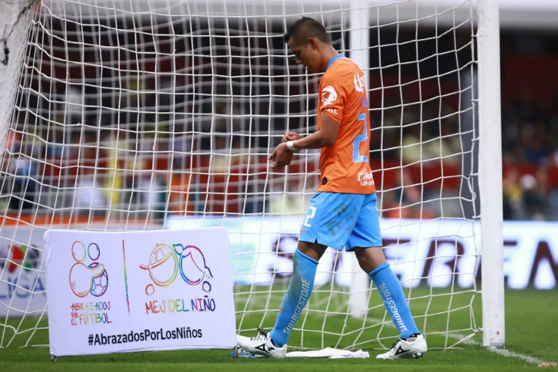 Paul Aguilar sale expulsado del duelo ante Santos