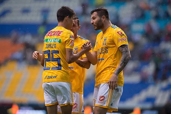Damm junto a Gignac en un partido de Tigres