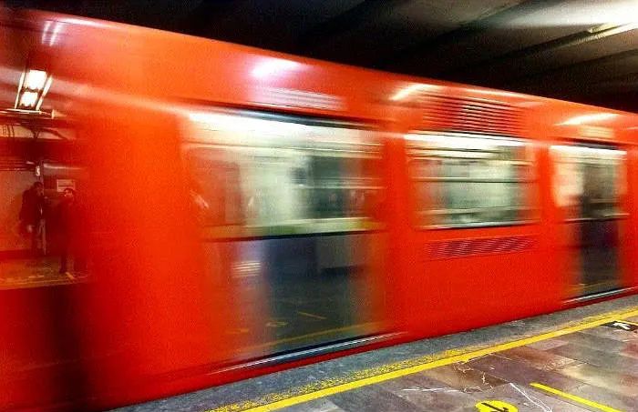 Tren llega a la estación