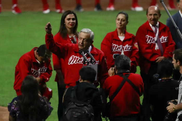 CARLOS RAMÍREZ AMLO, en la inauguración del estadio
