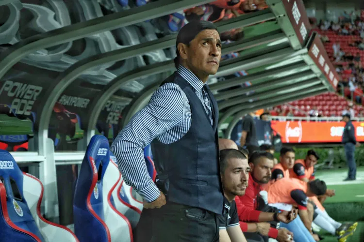 Paco Palencia observa el duelo de Lobos desde el banquillo