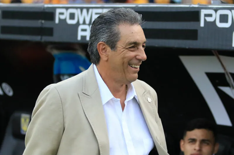 Tomás Boy durante un juego de Chivas