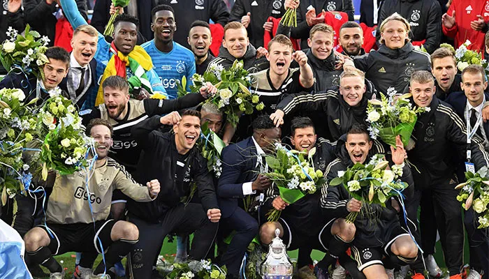 Jugadores del Ajax en festejo por su título de Copa