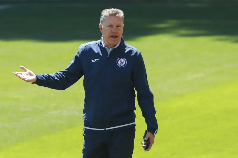 Ricardo Peláez durante un entrenamiento de Cruz Azul