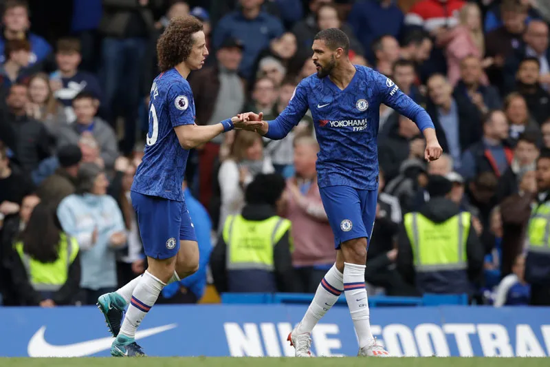 David Luiz celebra un anotación