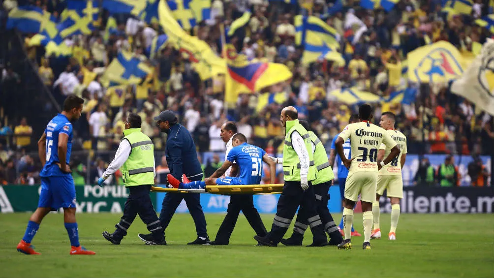 IMAGO7 Orbelín abandona el terreno de juego por lesión
