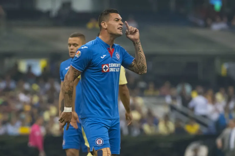 MEXSPORT Milton Caraglio durante un juego con Cruz Azul