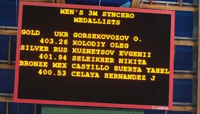 TWITTER @FemexNatacion Tablero con las puntuaciones de los ganadores