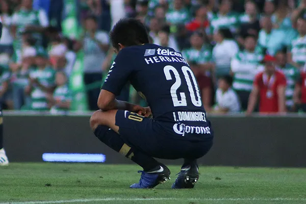 IMAGO7 Idekel Domínguez se lamenta tras la derrota con Santos