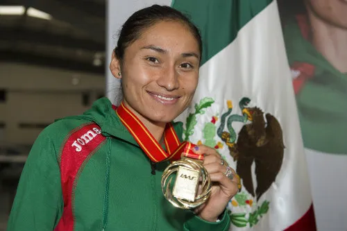 MEXSPORT González presume su medalla conquistada