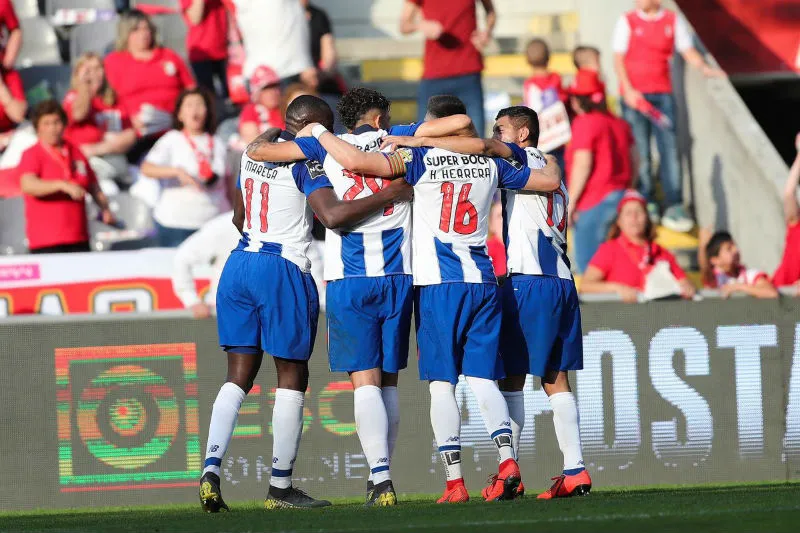 TWITTER @HHERRERAMEX Jugadores del Porto celebran un gol