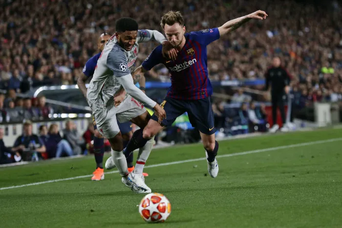 Rakitic, durante el partido contra Liverpool