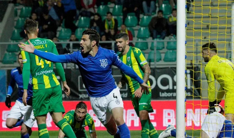 TWITTER @pollobv Briseño celebra una anotación con el Feirense