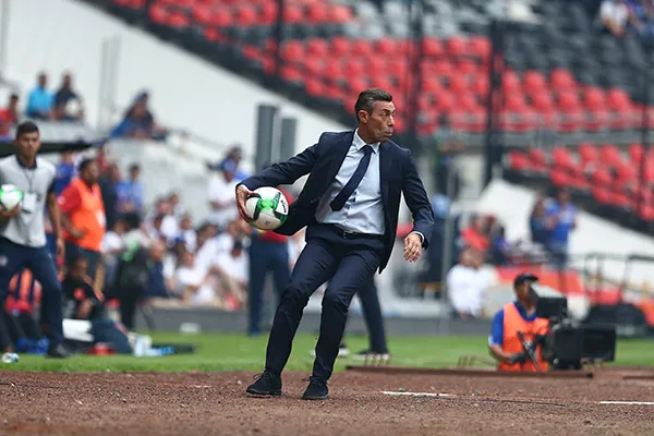 IMAGO7 Caixinha, durante el partido de Vuelta contra América
