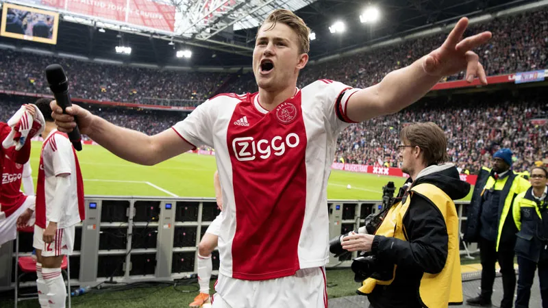 EFE El zaguero de 19 años celebra el título de Holanda