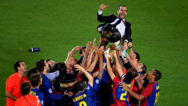 Barcelona levanta a su entonces técnico, Pep Guardiola