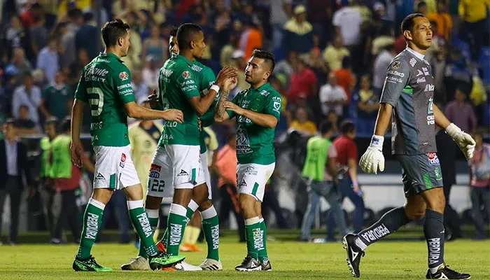 Jugadores de León al término del partido contra América