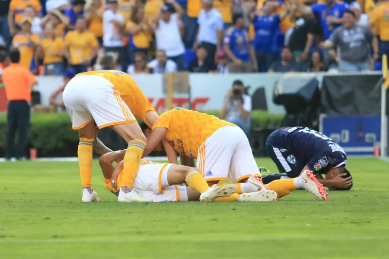 Guido Pizarro luego de golpearse la cabeza