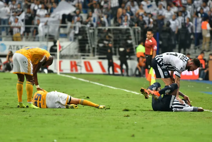 Dueñas y Pabón sufren choque de cabezas