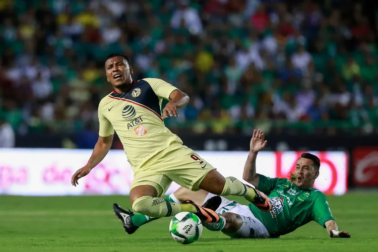 ERNESTO PÉREZ Sambueza se barre ante Andrés Ibargüen de América