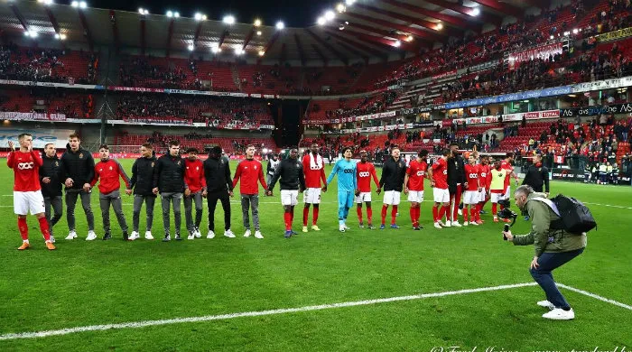 Jugadores del Standard, después de un partido