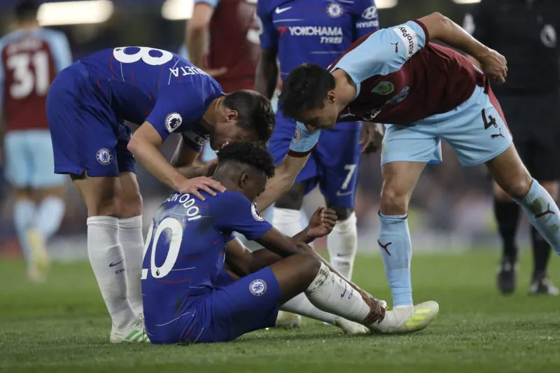 Hudson-Odoi queda lesionado en un duelo ante el Burnley