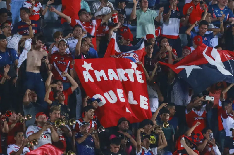 Afición de Veracruz apoya al club en un juego del C2019