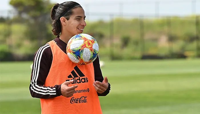 Diego Lainez durante un entrenamiento con el Tri
