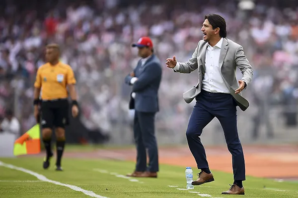 Bruno Marioni reclama en juego de Pumas