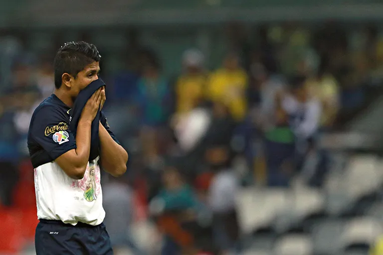 IMAGO7 Daniel Ramírez lamenta una acción