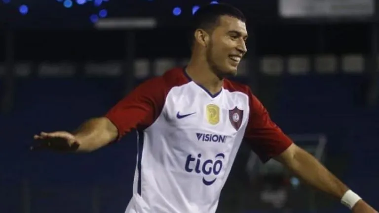 ESPECIAL Juan Escobar festeja un gol con Cerro Porteño