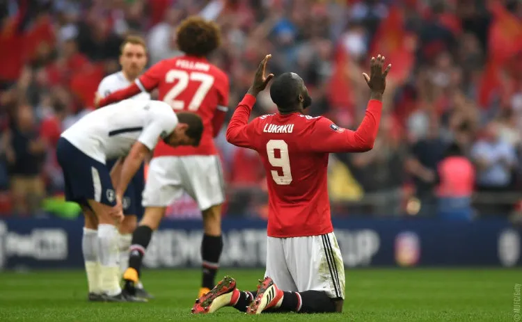 Lukaku festeja gol con el Manchester United