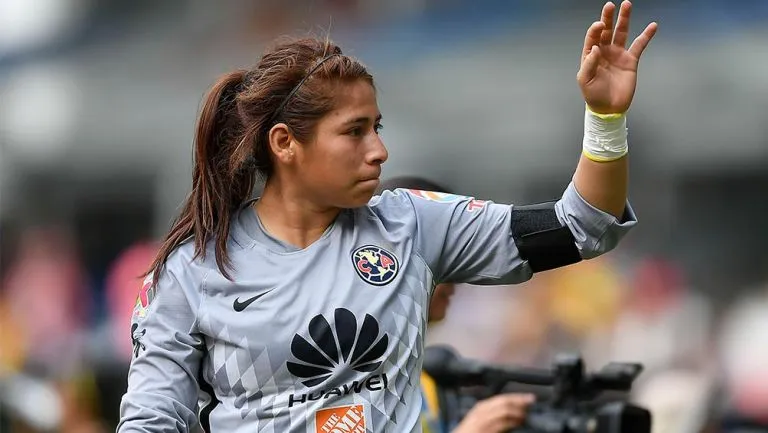 Cecilia Santiago durante un partido con el América