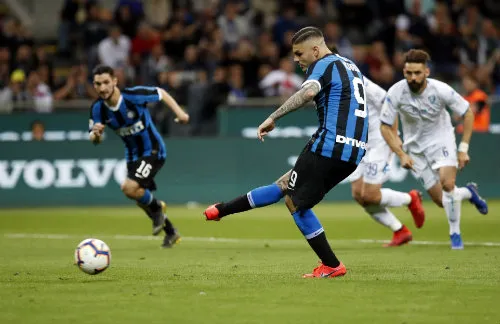 Momento en que Icardi falla un penalti con el Inter de Milán