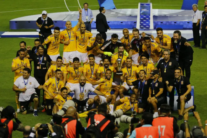 IMAGO7 Jugadores de Tigres festejando el título