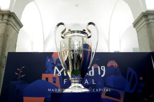 EFE Trofeo de la Champions que disputará Liverpool y el Tottenham