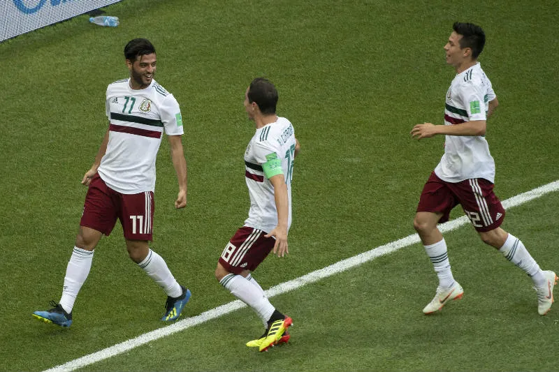 IMAGO7 Carlos Vela celebra con Guardado y Lozano en Rusia 2018